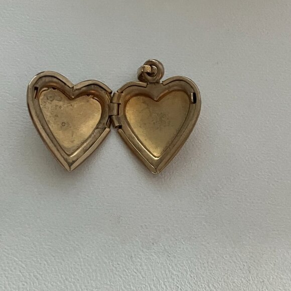 Vintage Heart Locket - 12k Gold Filled - Picture 8 of 8